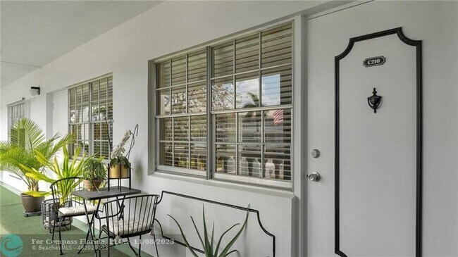 Foto del edificio - 5200 NE 24th Terrace