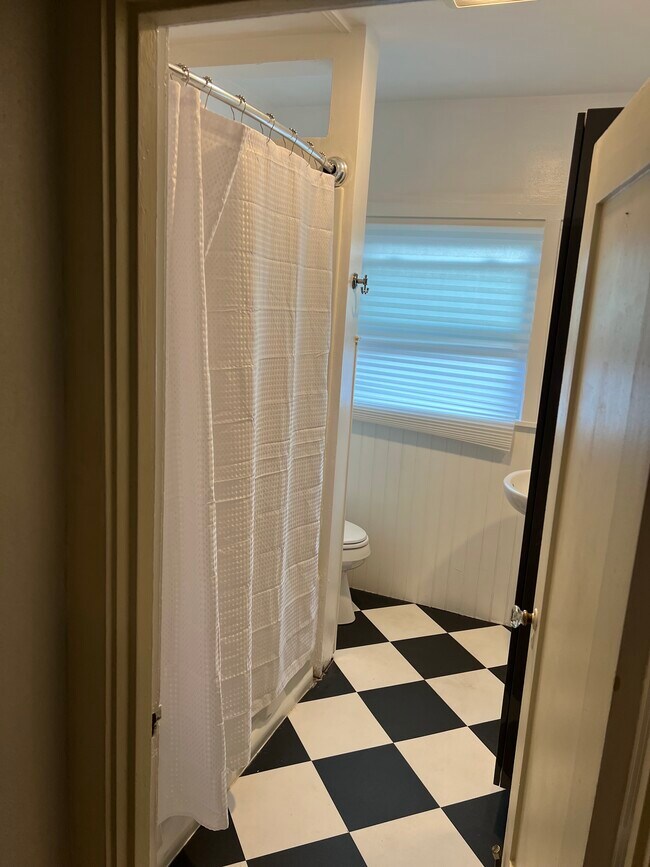 Bathroom - 710 Walavista Ave