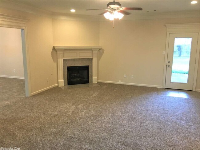 Building Photo - 62 Woodridge Dr