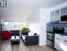 Building Photo - 214 Blackthorn Ave