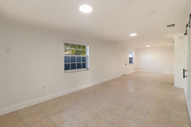 Foto del edificio - 1518 NW 65th St