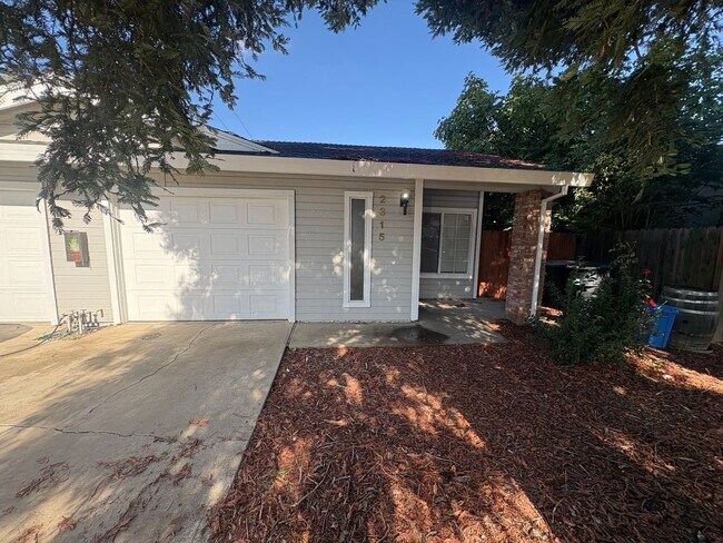 Charming 2-Bedroom, 2 Bath Home in Sacramento - Charming 2-Bedroom, 2 Bath Home in Sacramento