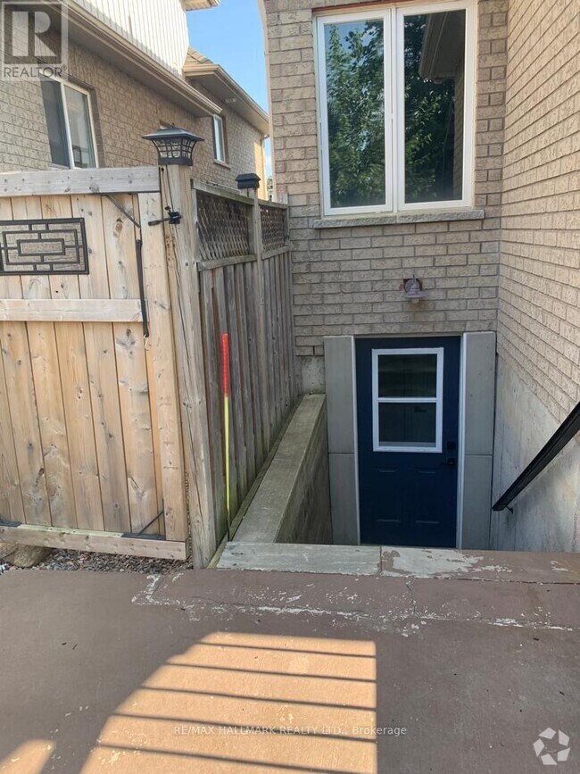 Apartments, Condos and Houses under C1,500 in Bradford, ON 2 Rentals