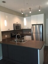 Building Photo - 1958-1958 N Parallel Rd