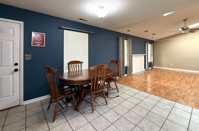 Building Photo - 5717 Stoneview Way