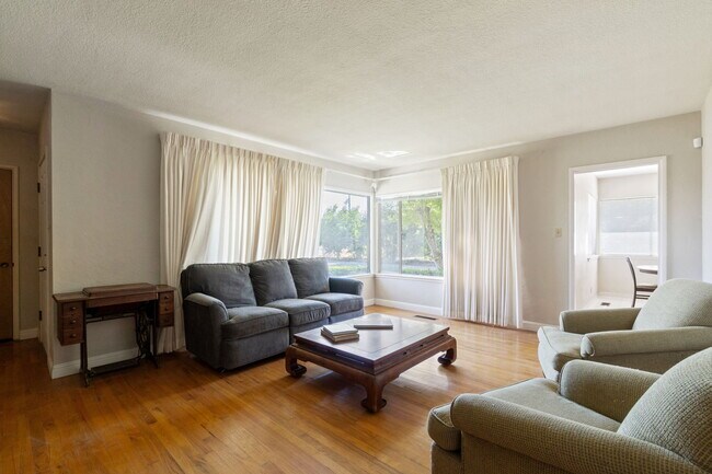 Building Photo - 5529 W McKinley Ave