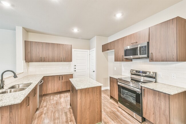 Building Photo - 25105 Pacific Wren Dr