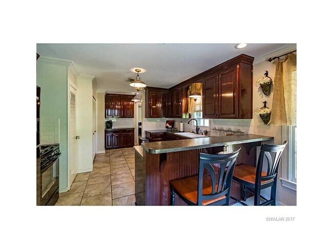 Building Photo - 3624 Gilbert Dr