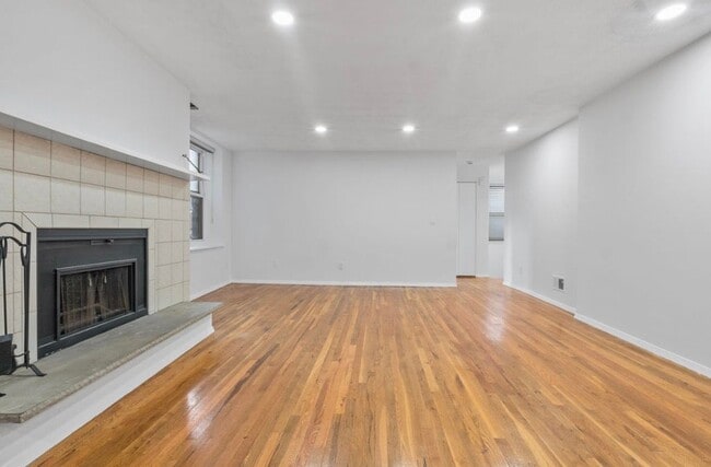 Building Photo - 109 Grand Ave