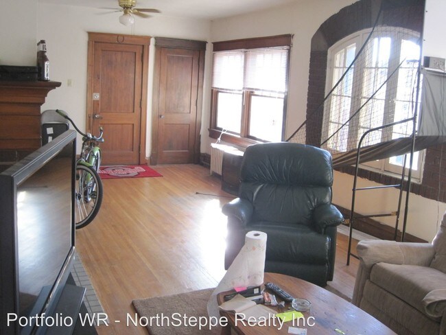 Foto del edificio - 2196-2200 Waldeck Ave