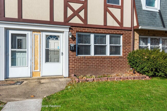 Building Photo - 53 Briar Mills Dr