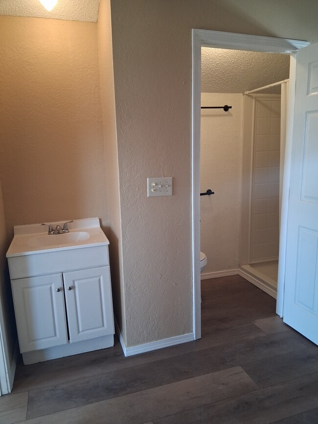 Building Photo - 65400 E 250 Rd