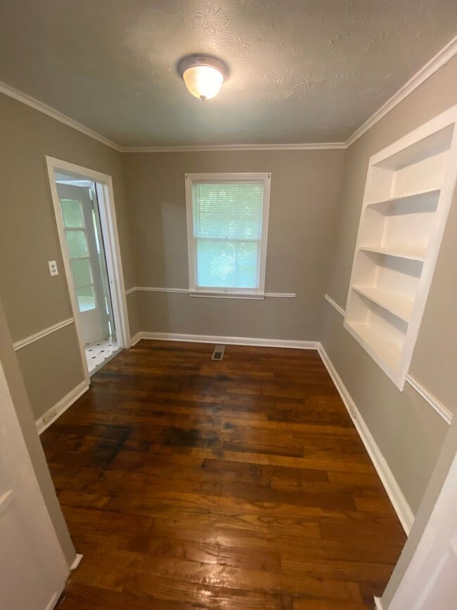Building Photo - **AVAILABLE NOW**Total Electric 3 Bedroom ...