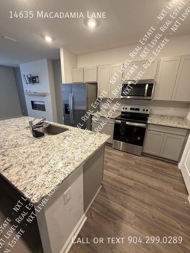 Building Photo - 14635 Macadamia Ln