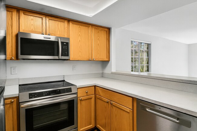 Photo - Beautiful 2 bed, 1.5 bath Townhome located in Edmonds $2395/mo.