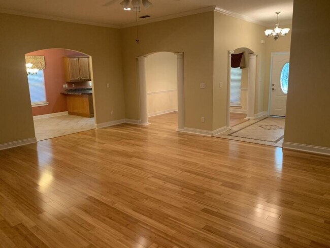 Building Photo - 210 Savannah Circle