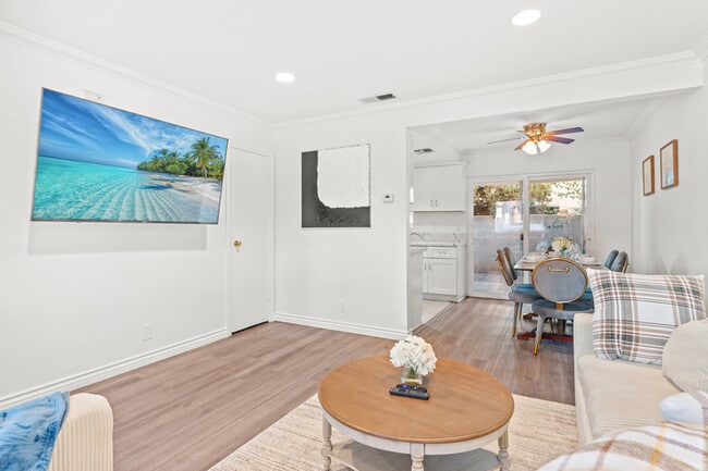 Foto del edificio - 734 Claraday St