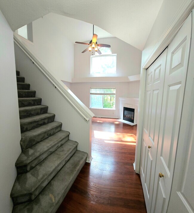 Foto del edificio - 3910 Old Elm Dr SE