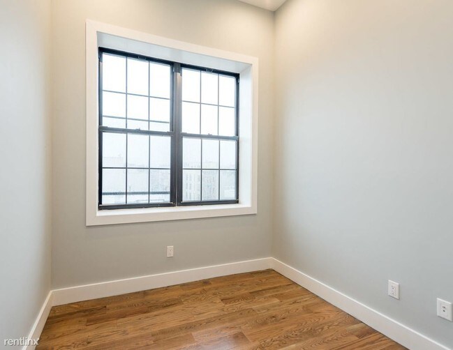 Building Photo - 3 br, 1.5 bath  - 181 Montrose Ave 1A