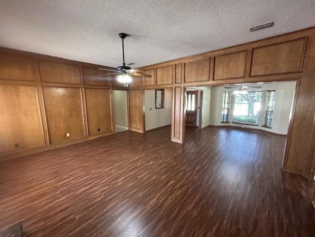Building Photo - 2220 Teakwood Ln