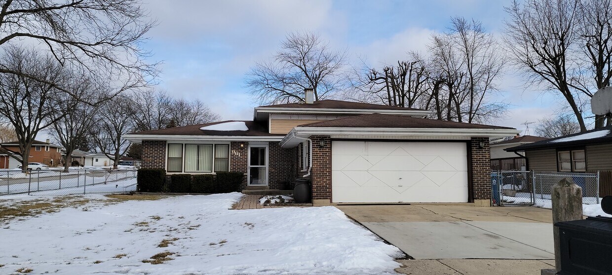 Primary Photo - 961 Sycamore Ln