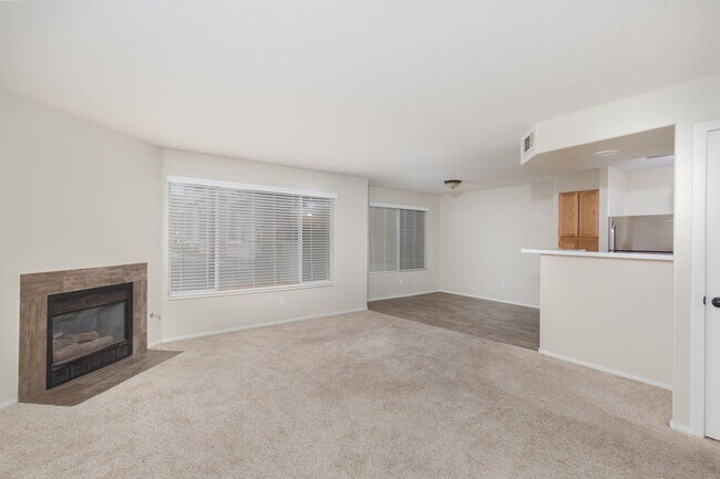 Building Photo - Well maintained 1st floor unit in the NW n...