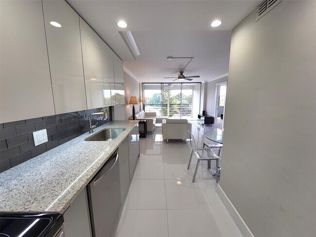 Foto del edificio - 112 Royal Pk Dr