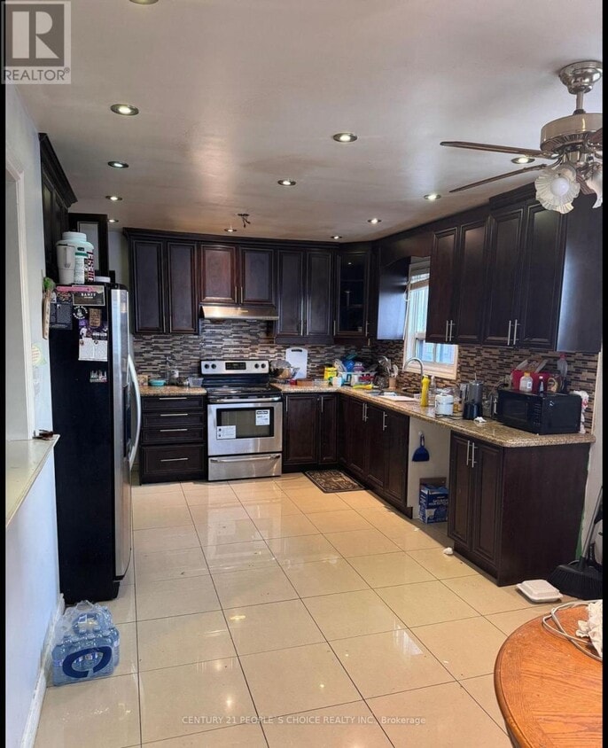 Building Photo - 7221 Sigsbee Dr