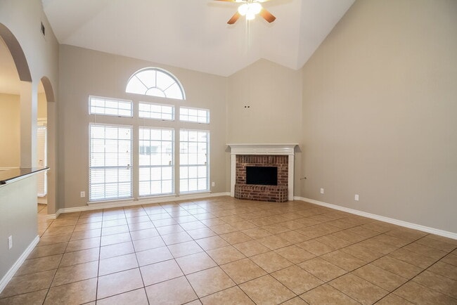Building Photo - 102 Hartley Ln