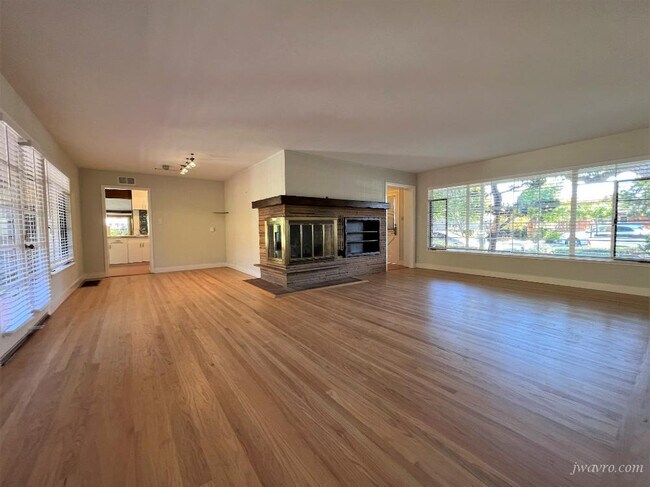 Building Photo - 831 Seale Ave