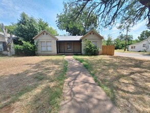 Building Photo - 741 Sunset Dr