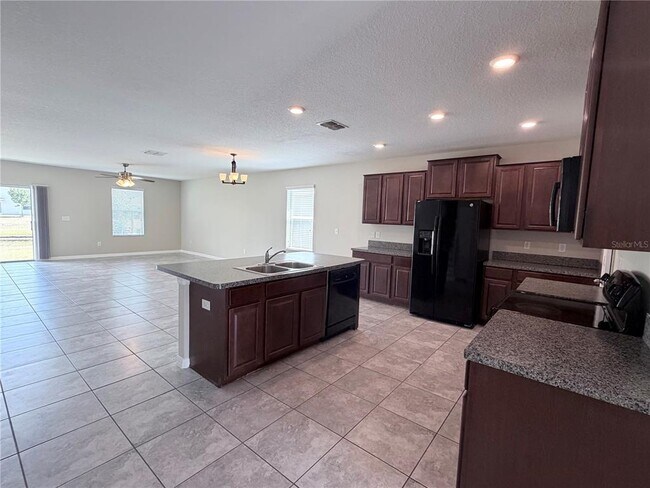 Building Photo - 10013 Crested Fringe Dr