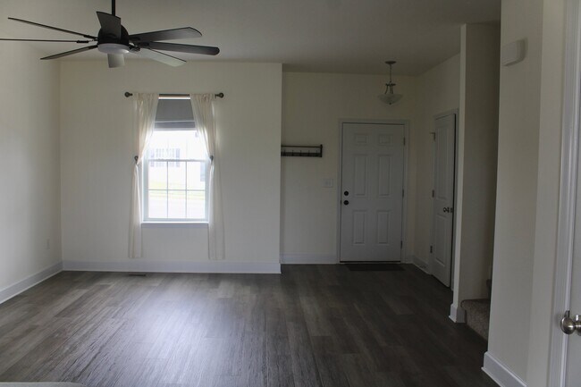 Building Photo - 3764 Castle Dr