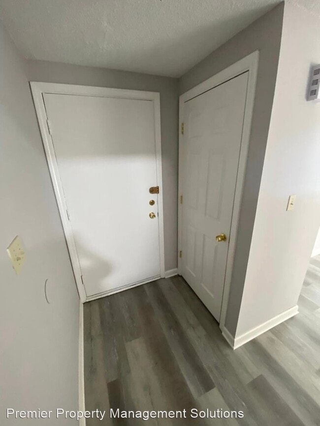 Building Photo - 2 br, 1.5 bath House - 89 Parkview Court