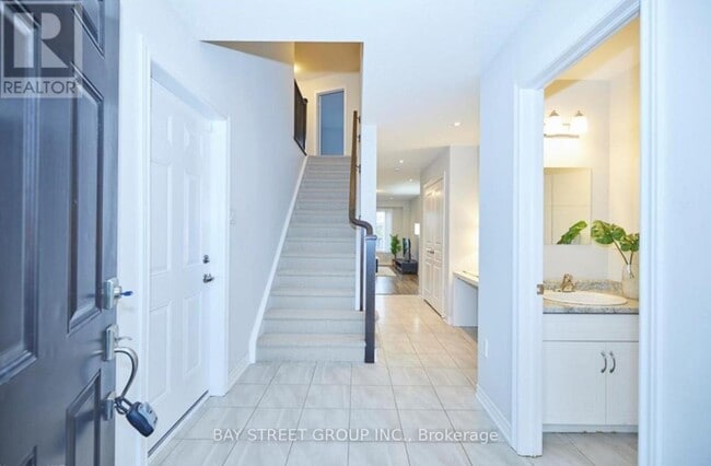 Building Photo - 15 Kenmar Ct