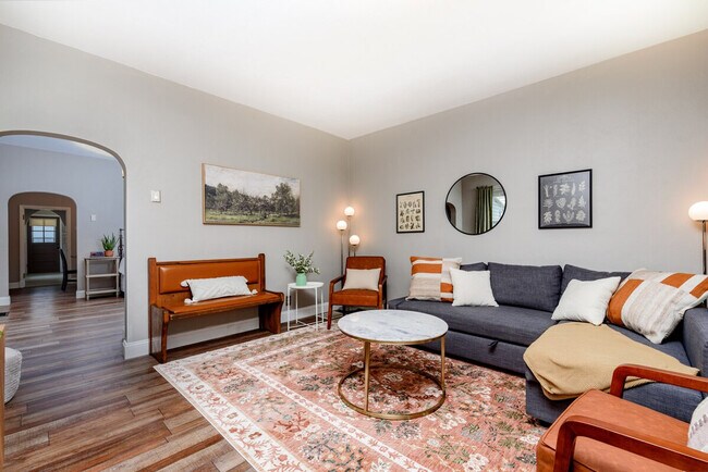 Foto del edificio - 5336 Northrup Ave