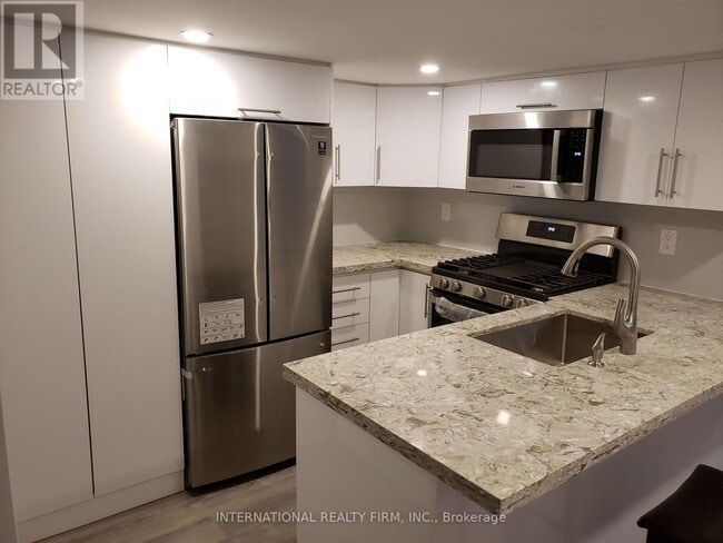 Building Photo - 261 Soudan Ave