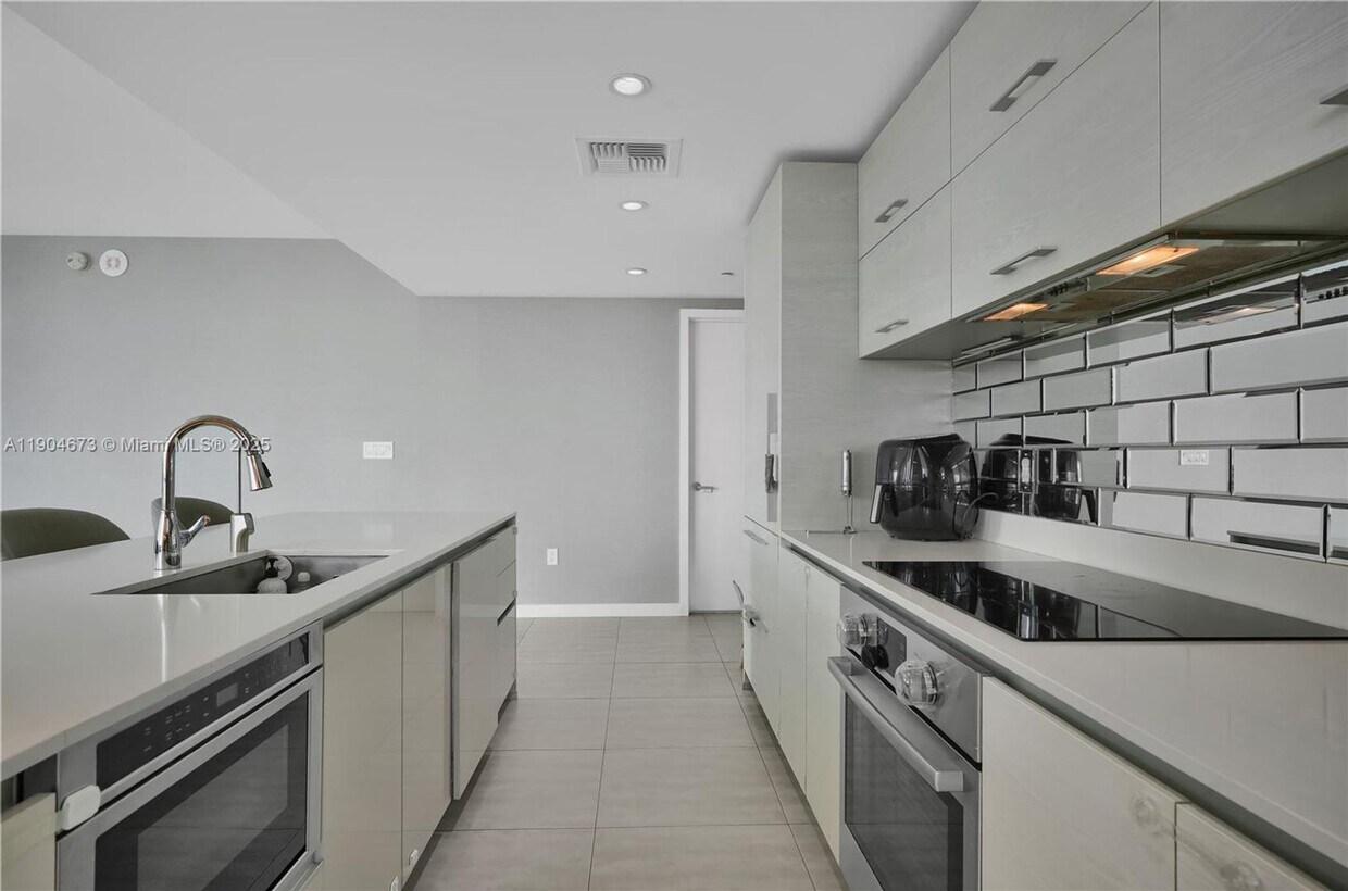 Foto principal - 1300 S Miami Ave