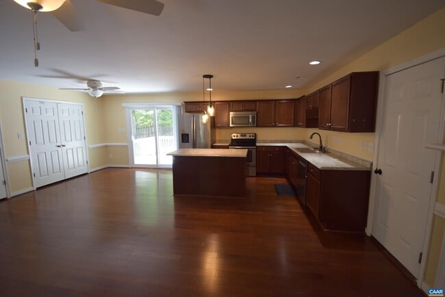 Building Photo - 41 Woodlawn Dr