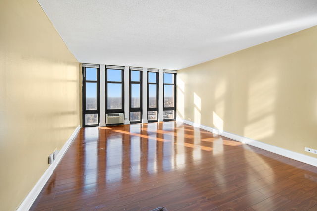 Building Photo - 6700 S South Shore Dr