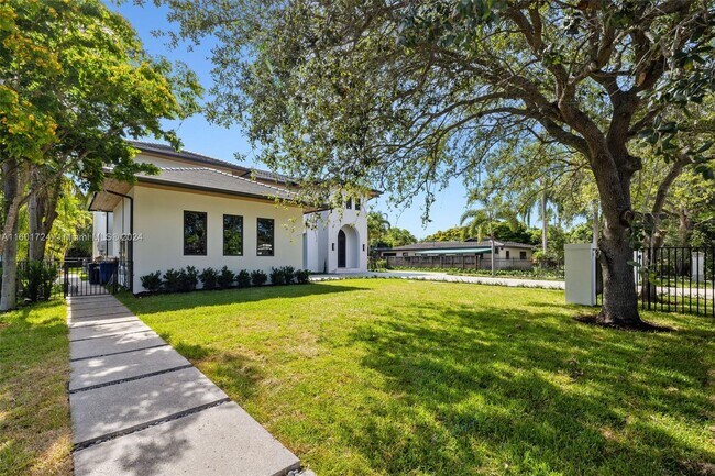 Building Photo - 7820 SW 71st Ave