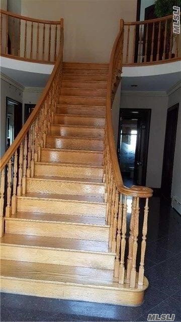 Foto del edificio - 108-57-108-70 70th Ave