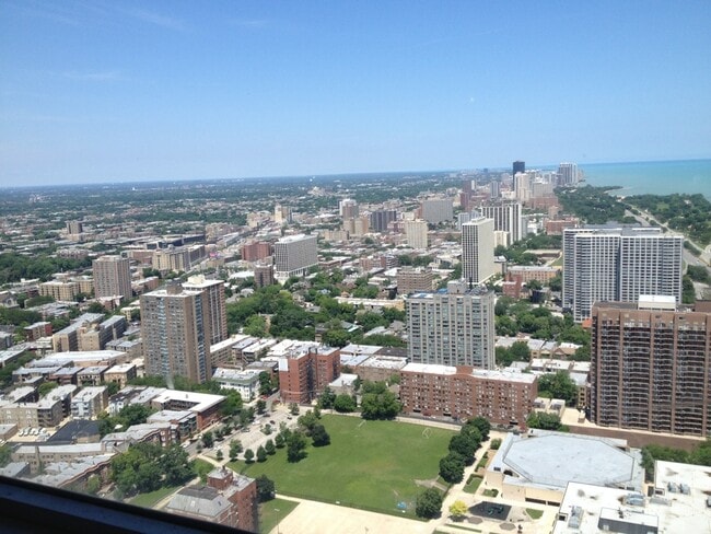 Foto del edificio - 655 W Irving Park Rd