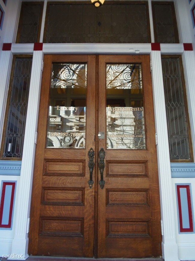 Building Photo - 33 2nd St