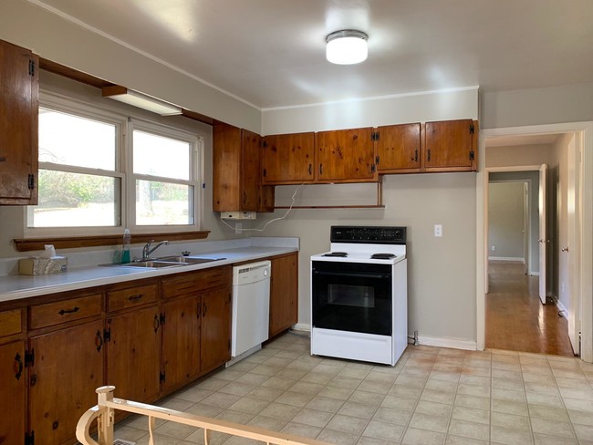 Building Photo - 3507 Oak Ridge Dr