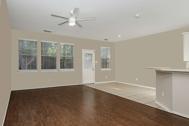 Building Photo - 10 Peach Ridge Pl