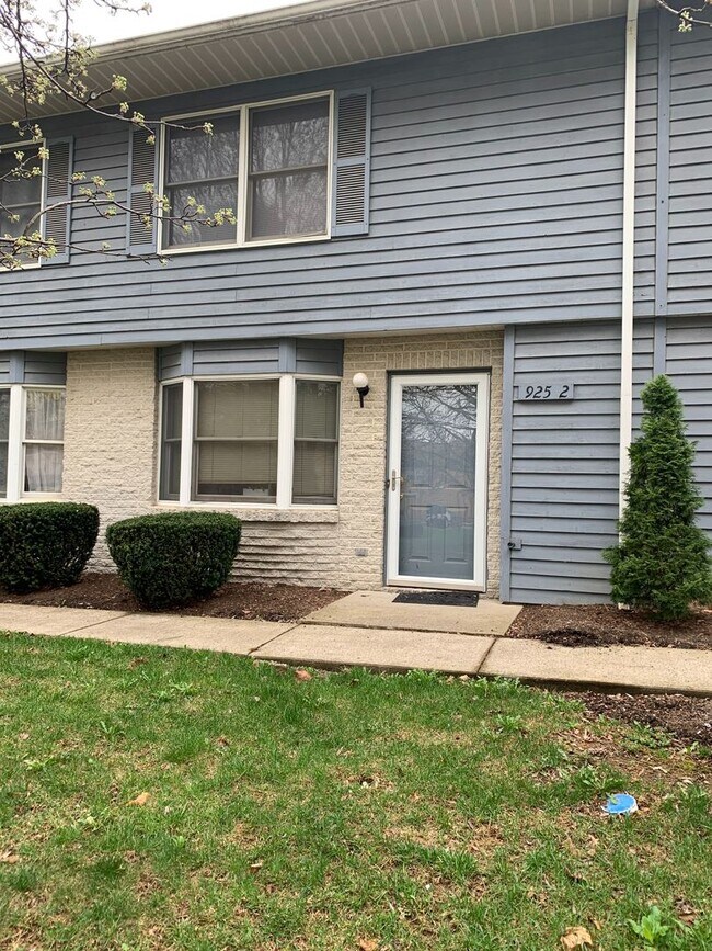 Foto del edificio - 2 Bedroom 1.5 Bathroom Townhouse