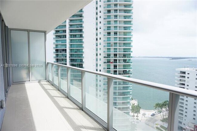 Foto del edificio - 1300 Brickell Bay Dr