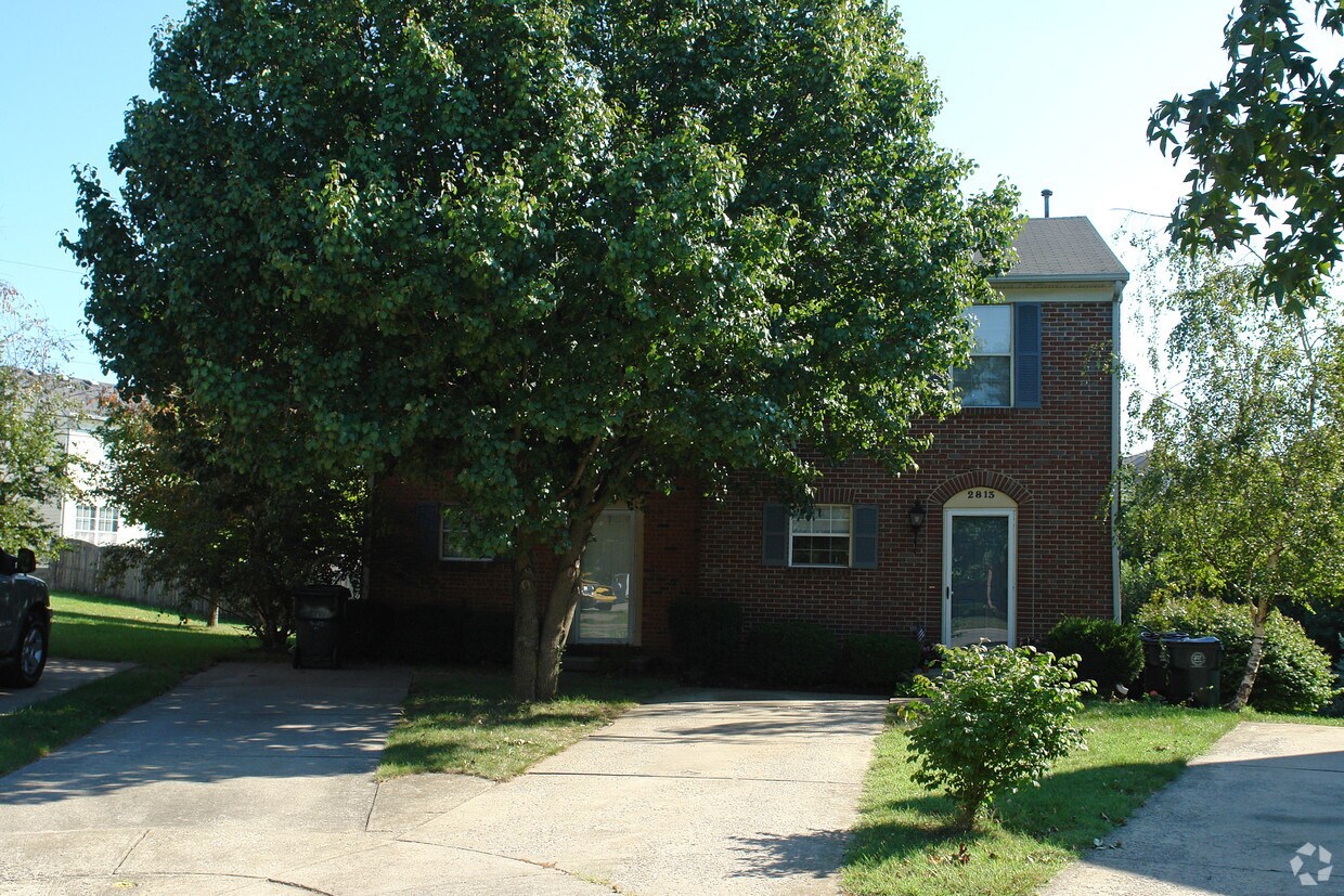 Primary Photo - 2811-2815 Point Ct