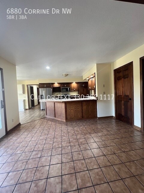Building Photo - Incredible 5 bedroom home for rent in Gree...